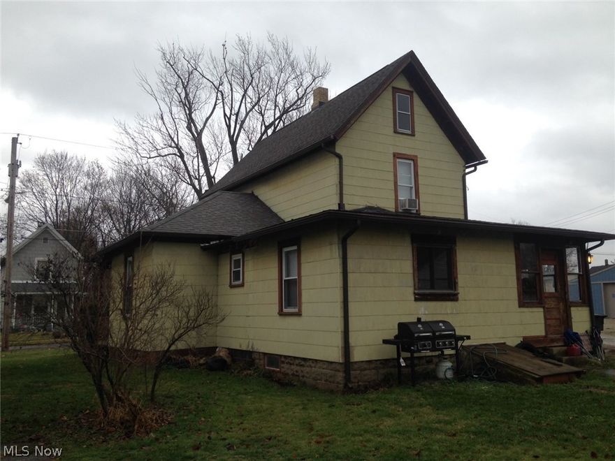 Whether you are looking for an investment property or a home for yourself, this is a great deal!  Single family home, most recently used as a rental, with rent up to $575 per month.  Three bedroom, one bath colonial sits on a spacious corner lot.  There is an out building/garage located at the back of the property.  Seller is motivated and ready for offers!