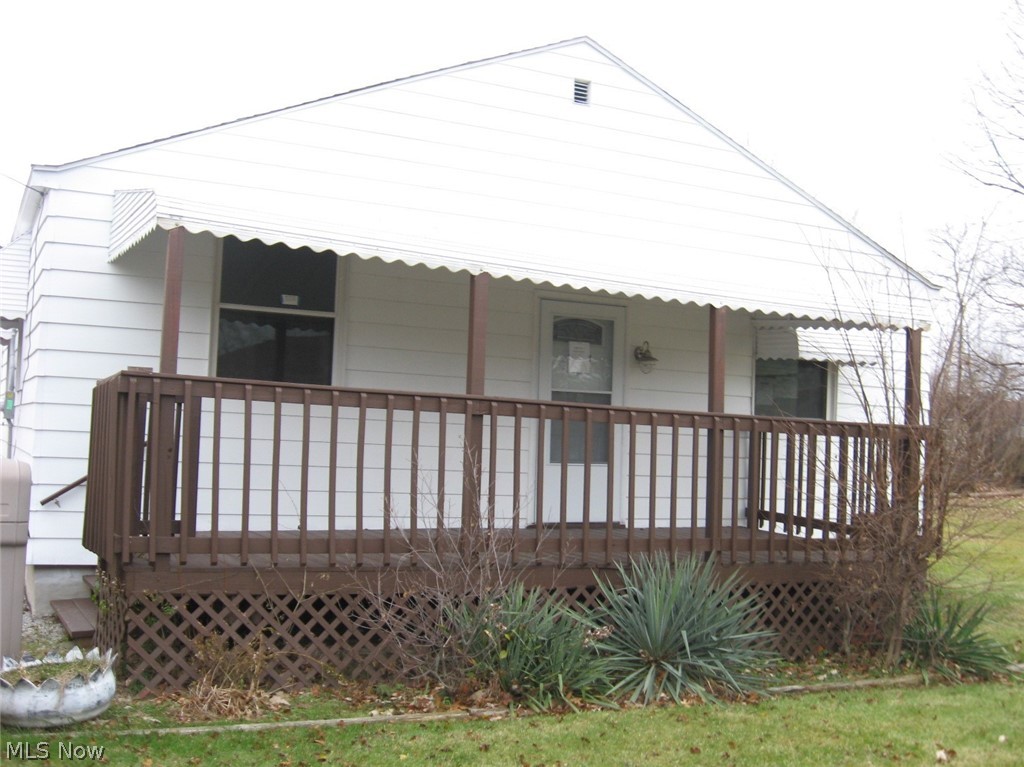 This two bedroom Ranch has been updated. Brand new kitchen with appliances. The property has newer exterior paint, with both the front and back porch newly stained. The garage has a newer door and good storage space. The interior features new paint, updated electrical panel and fixtures, updated kitchen and a remodeled bath. The kitchen includes new counter tops, vinyl plank wood look flooring and stainless steel appliances. The bath remodel includes a new vanity,
shower enclosure, and vinyl plank flooring. Schedule your appointment today! To help visualize this home’s floor plan and to highlight its potential, virtual furnishings may have been added to photos found in this listing.