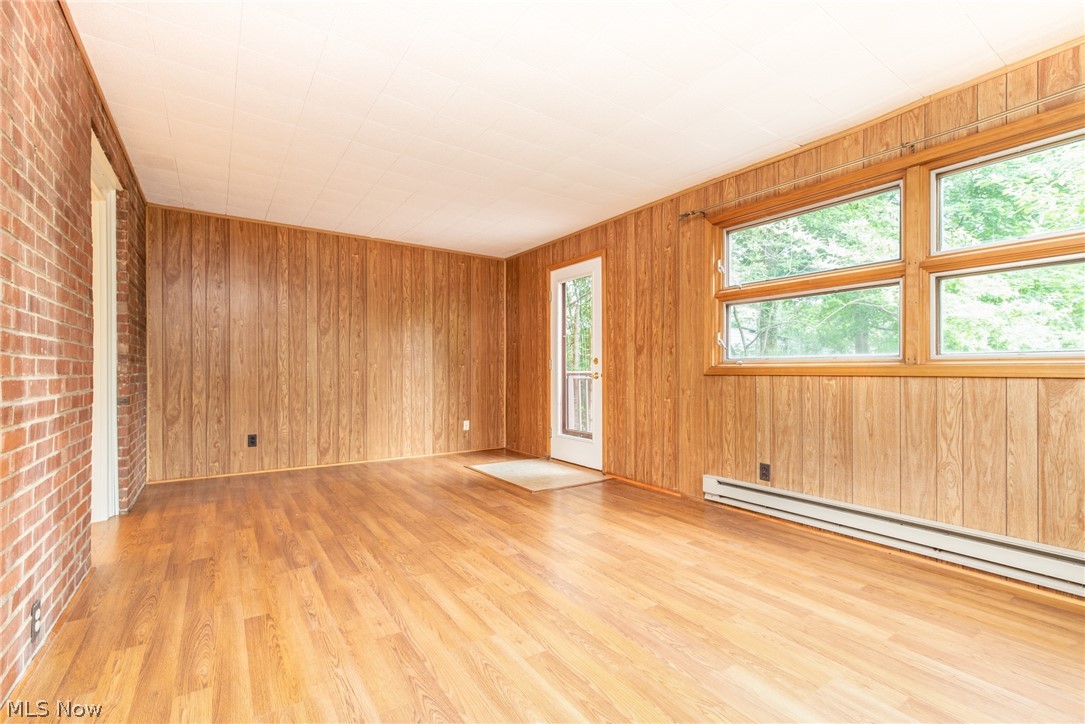 Edward Kneens - Residential