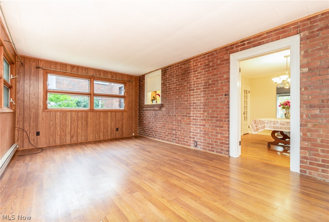 Edward Kneens - Residential