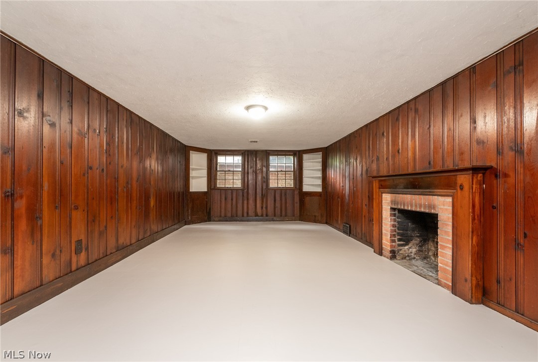 Edward Kneens - Residential