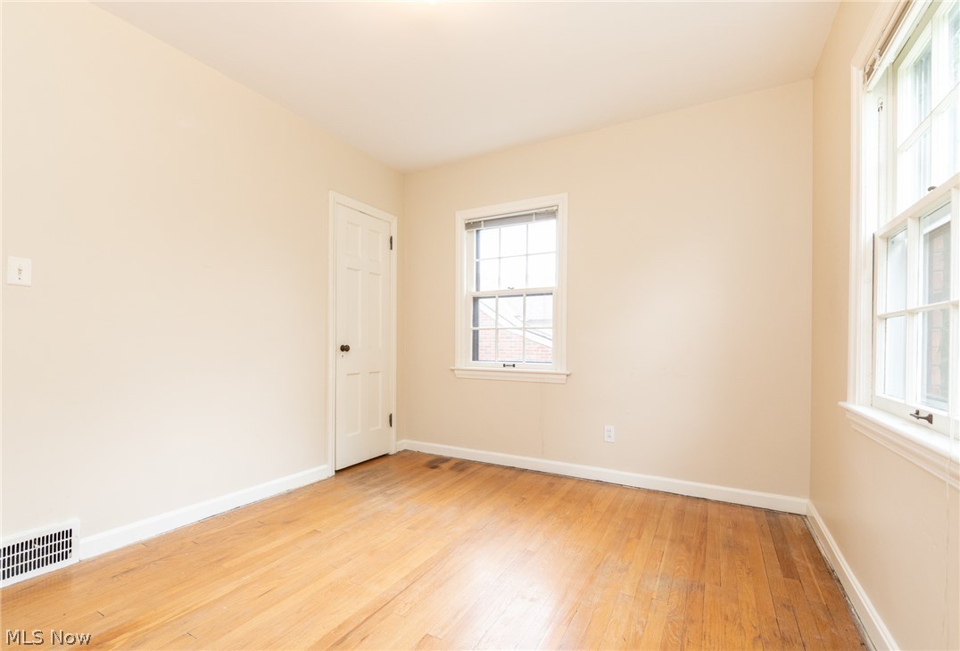 Edward Kneens - Residential