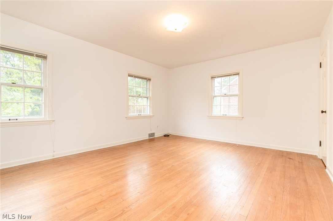 Edward Kneens - Residential