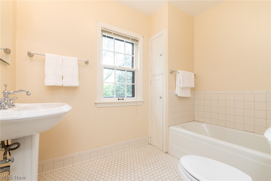 Edward Kneens - Residential