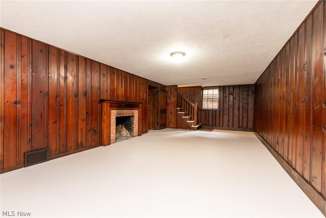 Edward Kneens - Residential