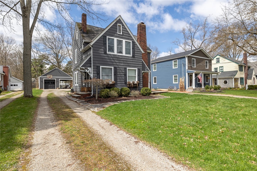 8358 Mapleway Dr, Olmsted Falls, Ohio image 2