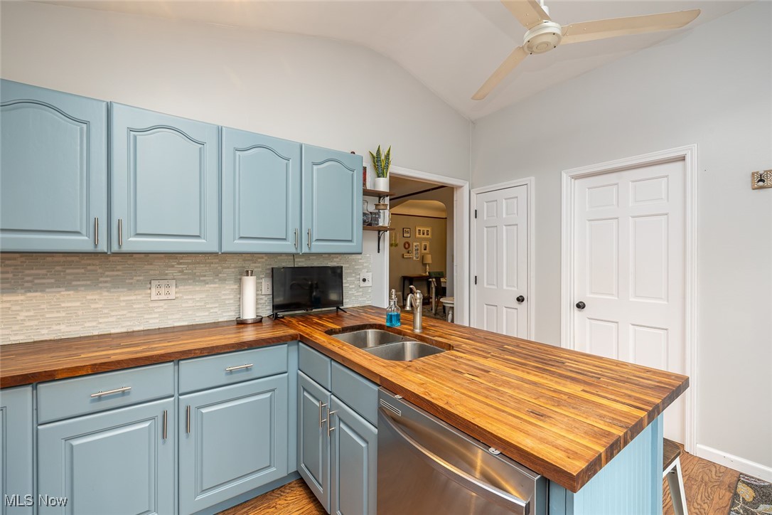8358 Mapleway Dr, Olmsted Falls, Ohio image 15