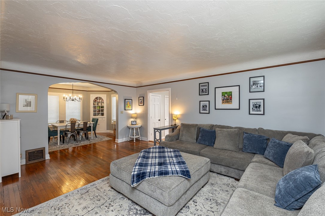 8358 Mapleway Dr, Olmsted Falls, Ohio image 8