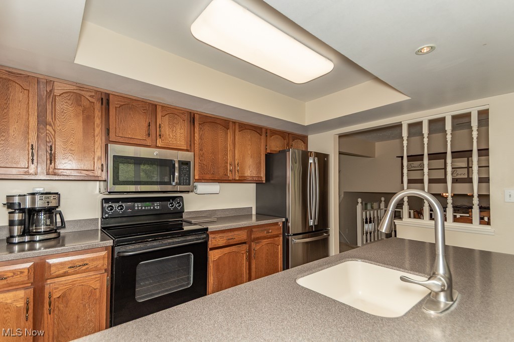10410 Pinegate Drive, Chardon, Ohio image 13
