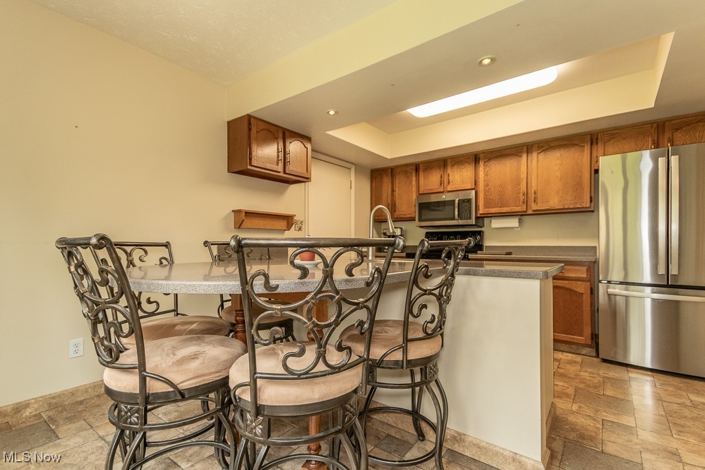 10410 Pinegate Drive, Chardon, Ohio image 10