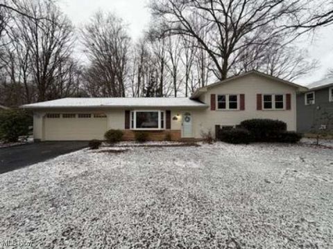 Homes For Sale - 6960 Lockwood Boulevard<br/> Youngstown, OH 44512