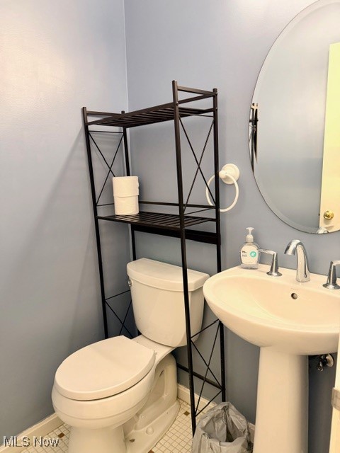 Main image without alt text