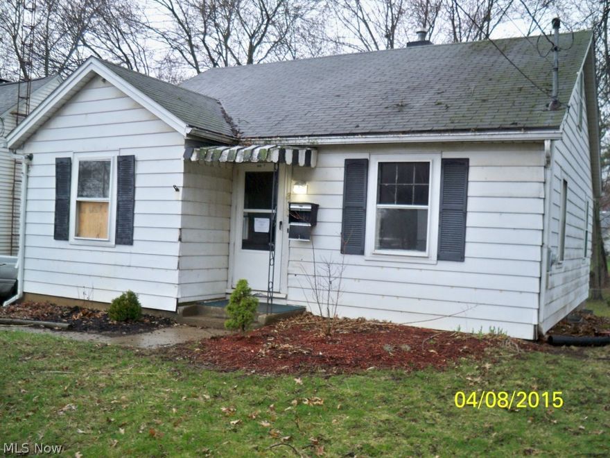 4 bedroom, 1 bath home near the College of Wooster. Home needs updates and your personal touches to make it move in ready. Call us today!!! Home is sold AS-IS. This property is eligible under the Freddie-Mac First Look Initiative through May 19, 2015. Owner occupied buyers will have the first chance to purchase till May 19, 2015.