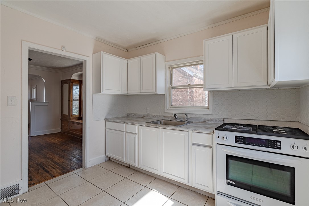 13301 Courtland Avenue, Cleveland, Ohio image 9