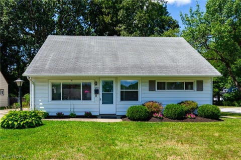 Homes For Sale - 572 Woodmere Drive<br/> Berea, OH 44017