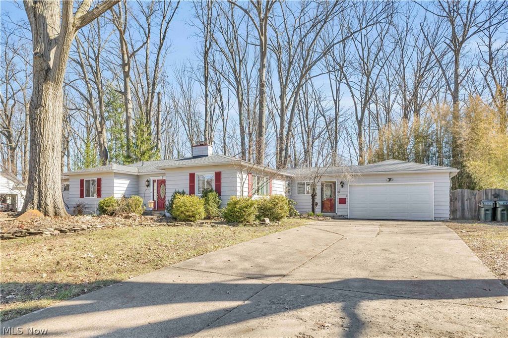 Photo of 914 Garford Avenue, Elyria, OH 44035 (MLS # 5202606)