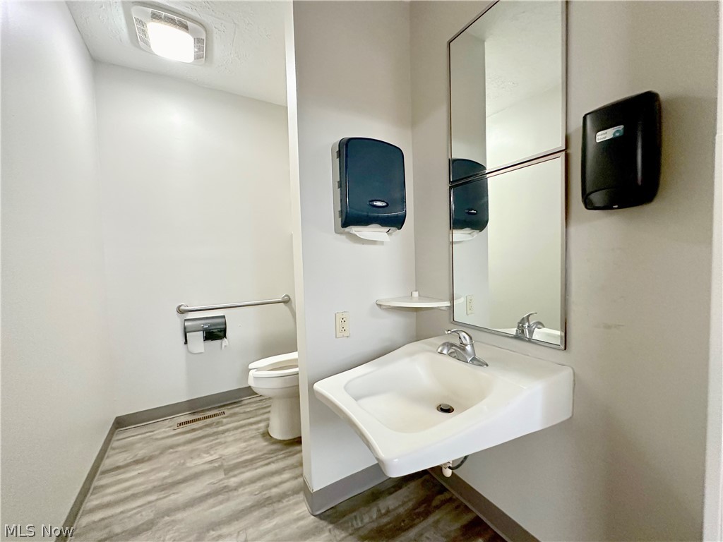 G Cry Spg Adn - Commercial Sale