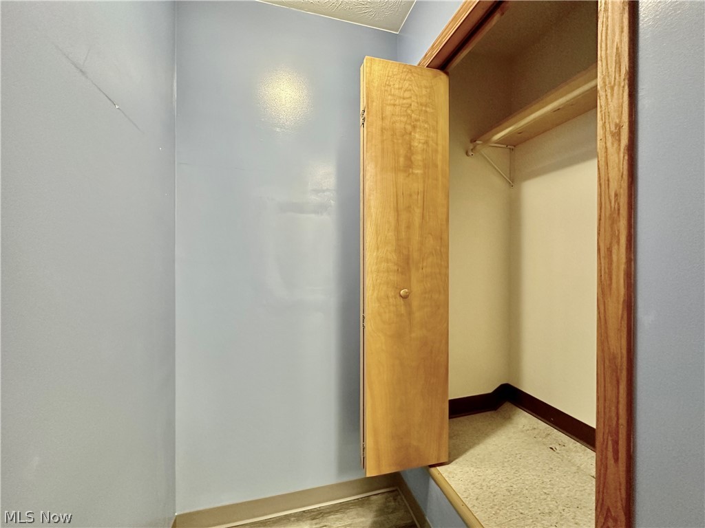 G Cry Spg Adn - Commercial Sale