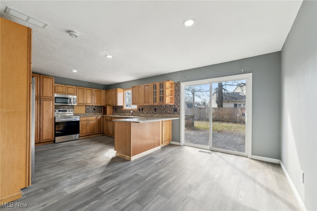 649 University Avenue, Elyria, Ohio image 18