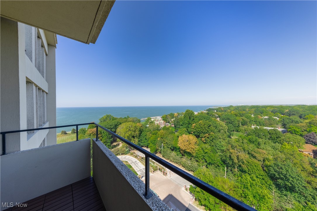 One Bratenahl Place Condo - Residential