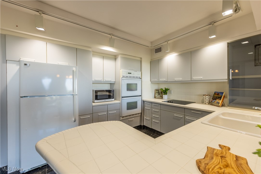 One Bratenahl Place Condo - Residential