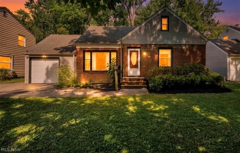 Photo of 1699 Lyndhurst RD, Lyndhurst, OH 44124 (MLS # 5227106)