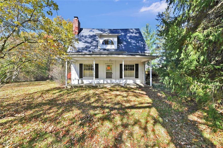 Welcome to 397 W Steels Corners Rd in Cuyahoga Falls!
This property offers an excellent opportunity for buyers looking to add their personal touch. Situated in a convenient location near shopping,  and major highways, this home features great potential inside and out. 
Bring your vision and creativity, property is being sold as is.