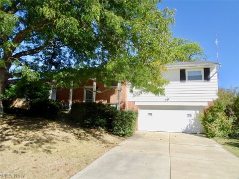 Homes For Sale - 6905 Day Drive<br/> Cuyahoga County, Parma, OH 44129