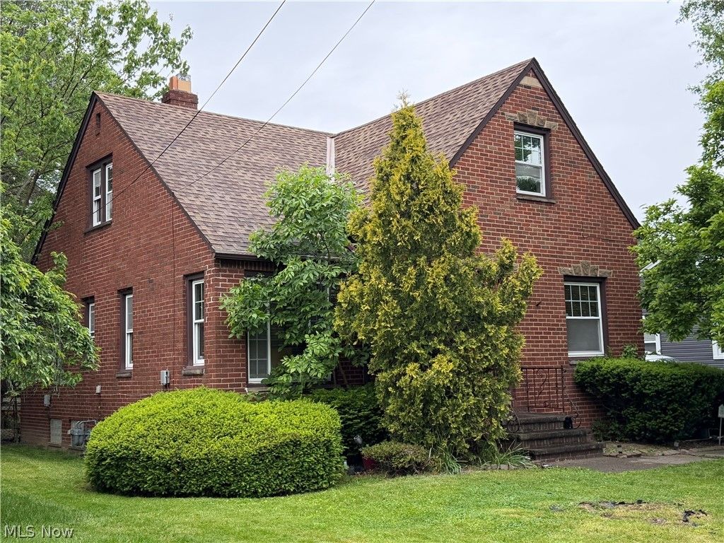 Photo of 5916 Pearl Road, Parma Heights, OH 44130 (MLS # 5212964)