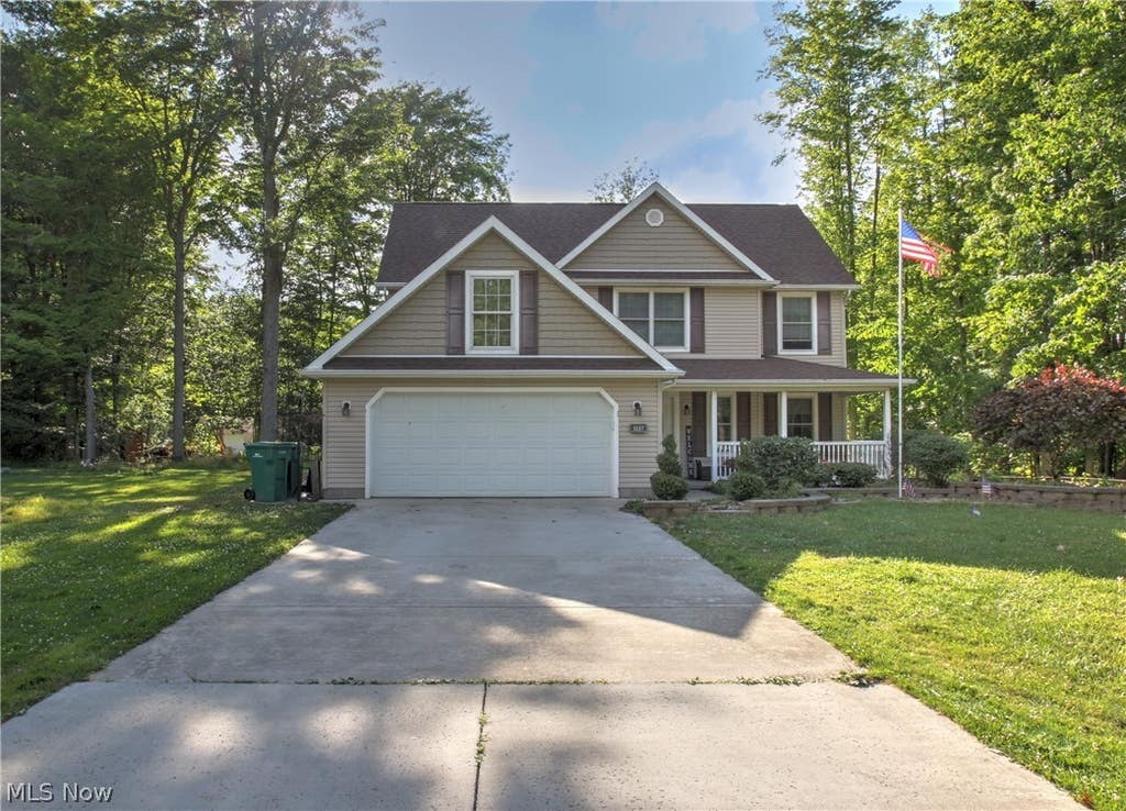 Photo of 2157 Flame Lake Drive, Roaming Shores, OH 44084 (MLS # 5219087)