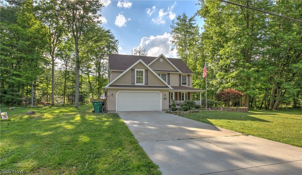 Photo of 2157 Flame Lake Drive, Roaming Shores, OH 44084 (MLS # 5219087)
