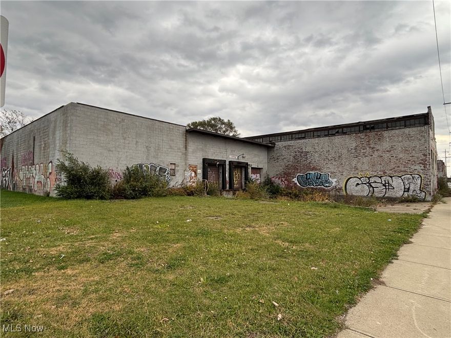 Light industrial made up of 4 buildings on 1.391 prime real estate acres.
There was a fire and the building is condemned.
Selling As Is buyer to assume all violations.