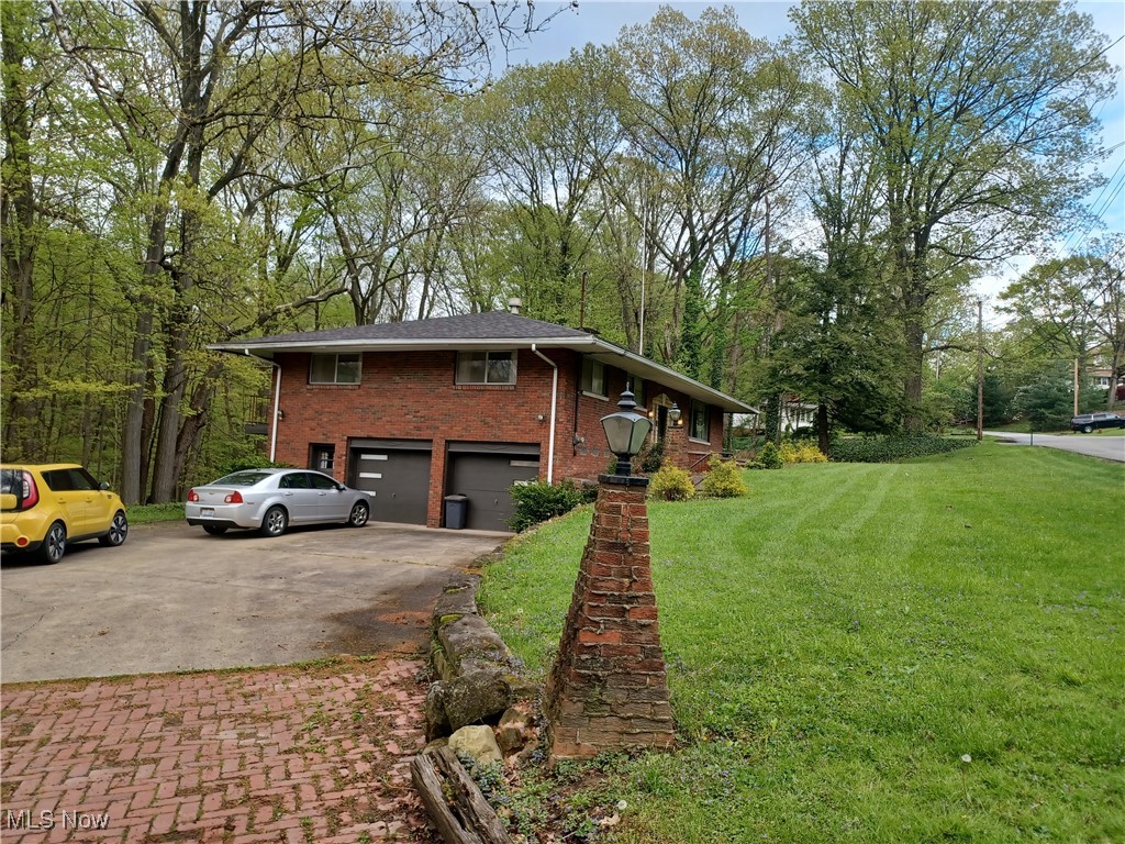 1050 Park Circle, Girard, Ohio image 3