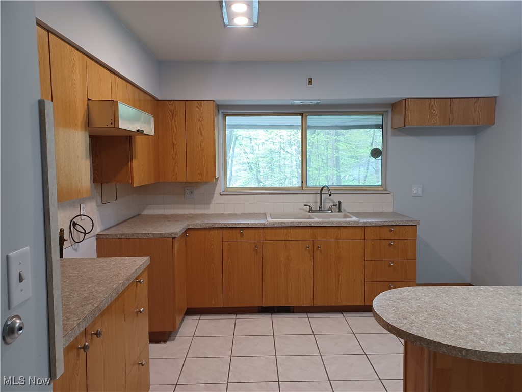 1050 Park Circle, Girard, Ohio image 19