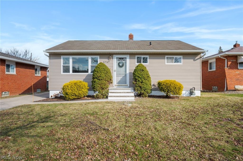 Photo of 5757 Defiance Avenue, Brook Park, OH 44142 (MLS # 5183607)