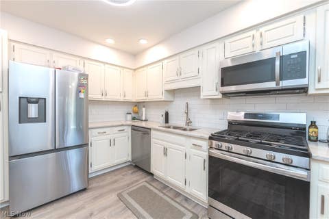 Tiny photo for 2112 Acacia Park Drive #501, Lyndhurst, OH 44124 (MLS # 5238955)