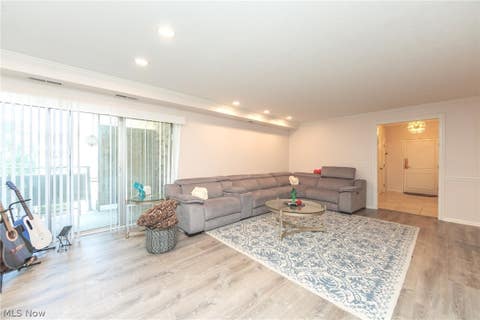 Tiny photo for 2112 Acacia Park Drive #501, Lyndhurst, OH 44124 (MLS # 5238955)