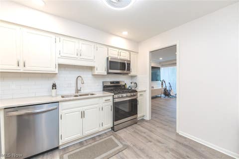Tiny photo for 2112 Acacia Park Drive #501, Lyndhurst, OH 44124 (MLS # 5238955)