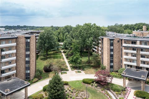 Tiny photo for 2112 Acacia Park Drive #501, Lyndhurst, OH 44124 (MLS # 5238955)