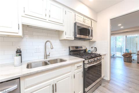 Tiny photo for 2112 Acacia Park Drive #501, Lyndhurst, OH 44124 (MLS # 5238955)