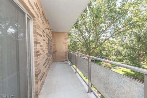Tiny photo for 2112 Acacia Park Drive #501, Lyndhurst, OH 44124 (MLS # 5238955)