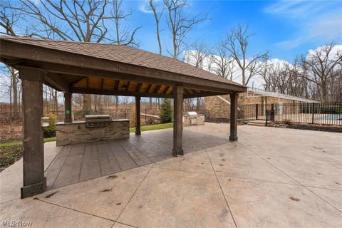 Tiny photo for 2112 Acacia Park Drive #501, Lyndhurst, OH 44124 (MLS # 5238955)
