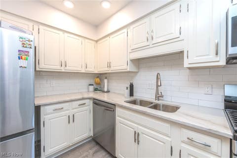 Tiny photo for 2112 Acacia Park Drive #501, Lyndhurst, OH 44124 (MLS # 5238955)