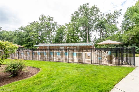 Tiny photo for 2112 Acacia Park Drive #501, Lyndhurst, OH 44124 (MLS # 5238955)