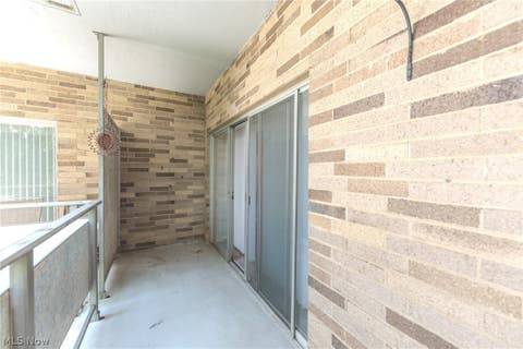 Tiny photo for 2112 Acacia Park Drive #501, Lyndhurst, OH 44124 (MLS # 5238955)