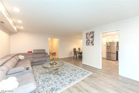 Tiny photo for 2112 Acacia Park Drive #501, Lyndhurst, OH 44124 (MLS # 5238955)