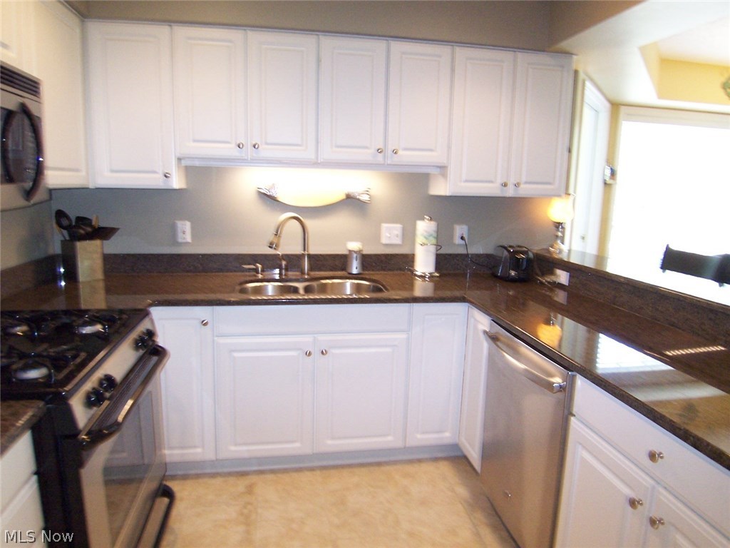 Woodbury Condo - Residential