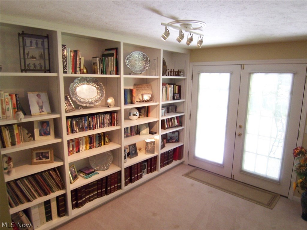 Woodbury Condo - Residential