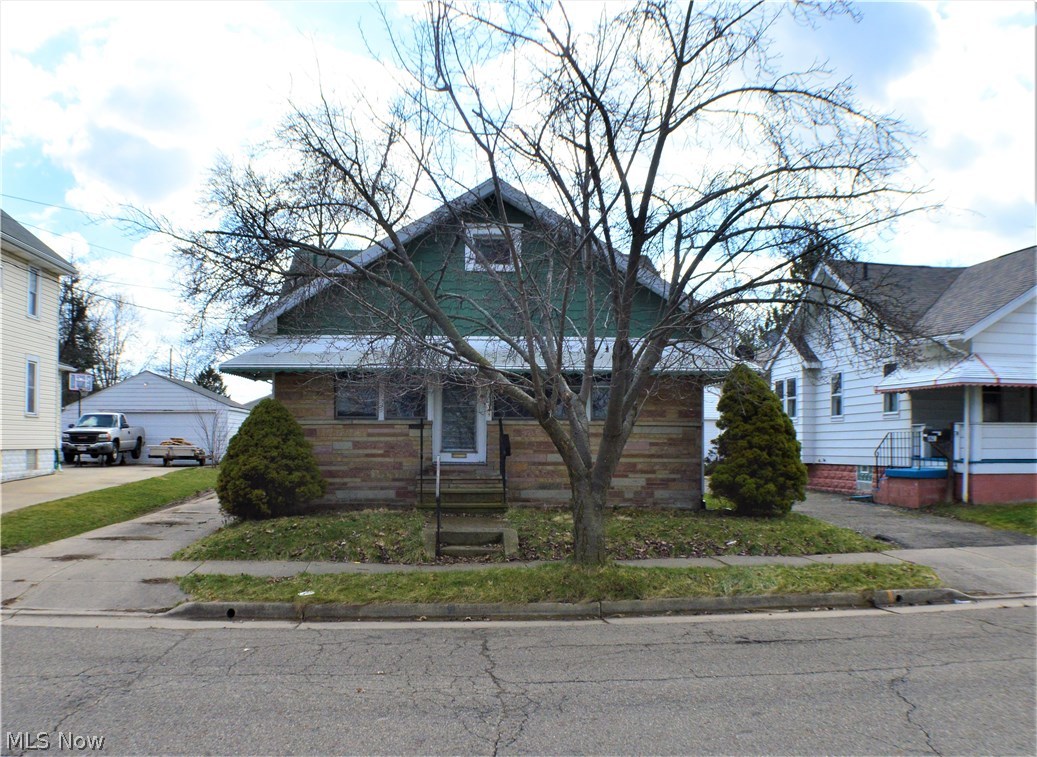 Enjoy one floor living is the adorable bungalow in Firestone Park.