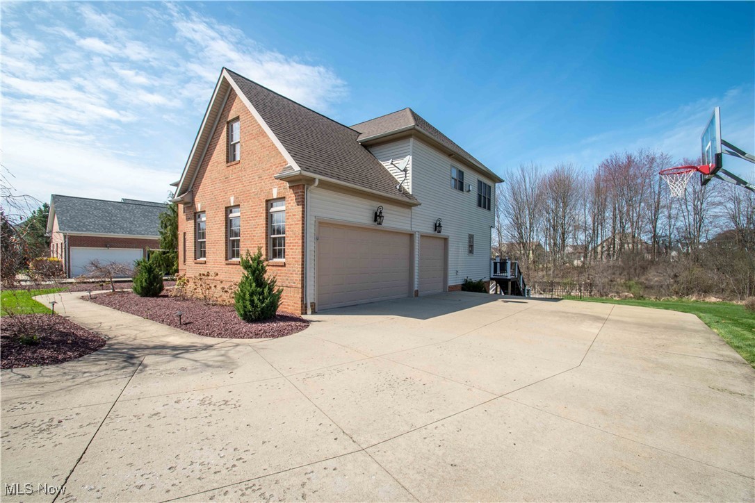 8021 Grayson Drive, Canfield, Ohio image 3
